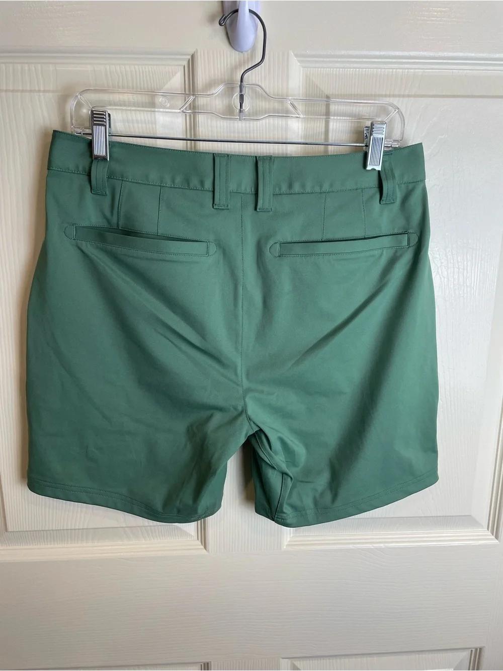 Rhône Momentum Men's Green Performance Shorts 30 x 6